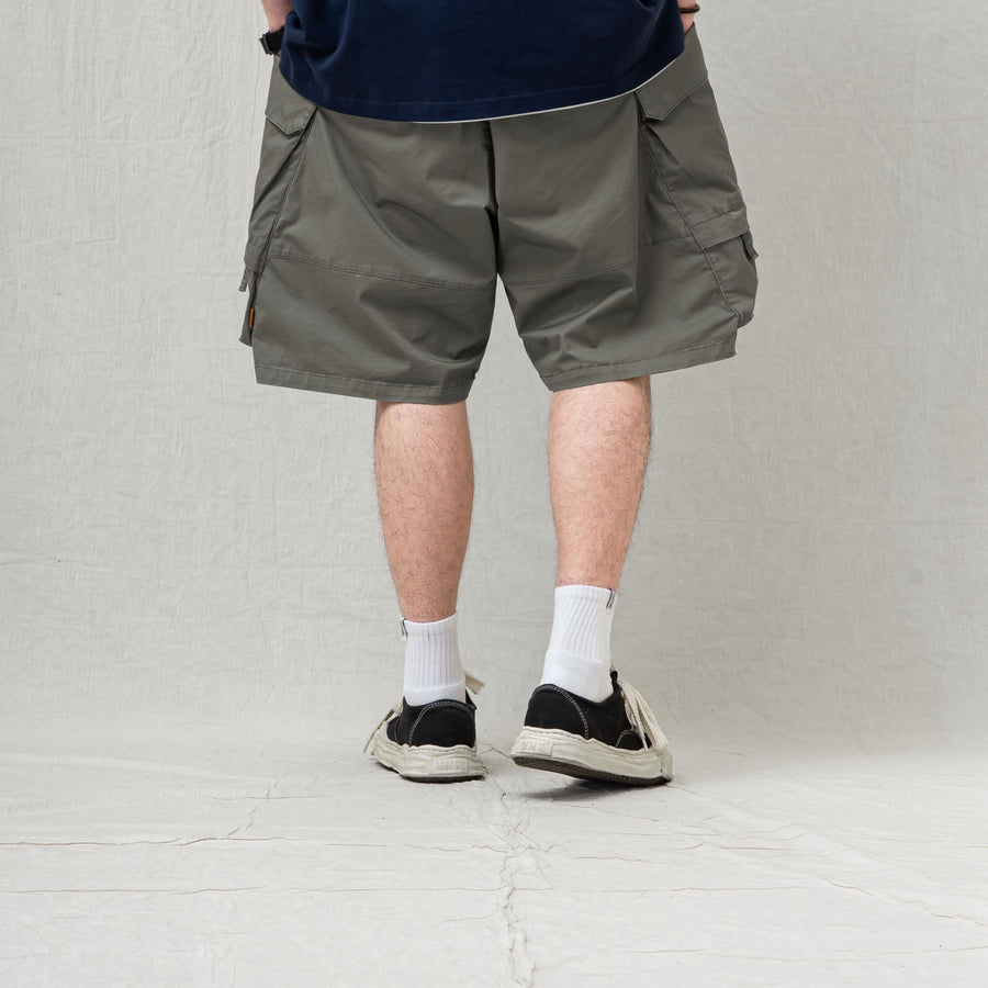 MULTI-POCKET WASHED CARGO SHORTS