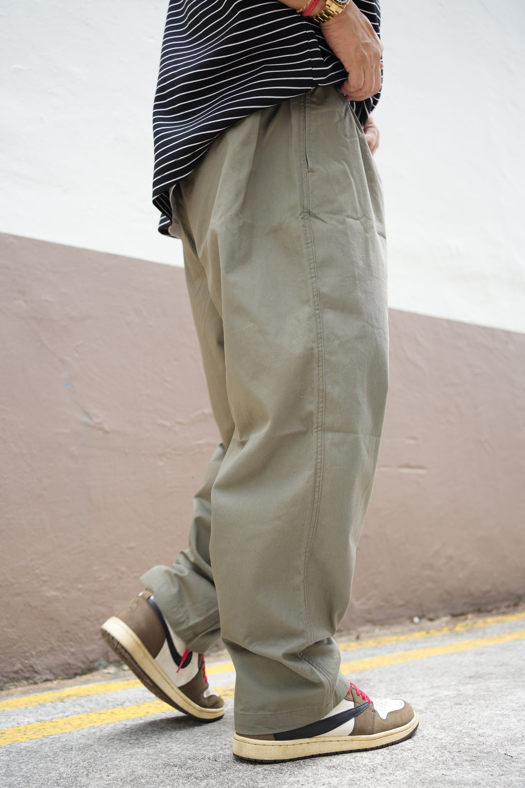 B3049 Belted Chino Pants